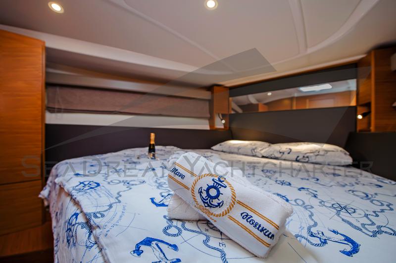 Book yachts online - motorboat - Bavaria S40 HT - Sun Dreamer - rent