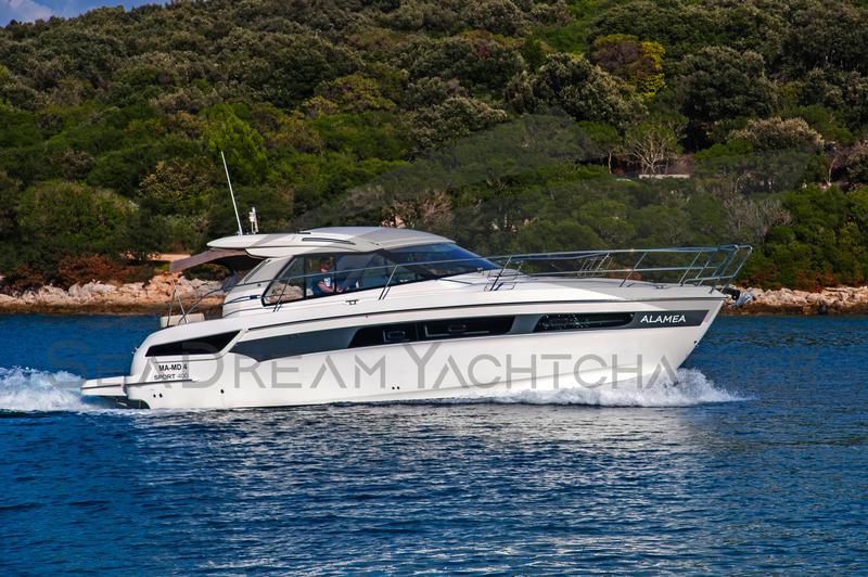 Book yachts online - motorboat - Bavaria S40 HT - Sun Dreamer - rent