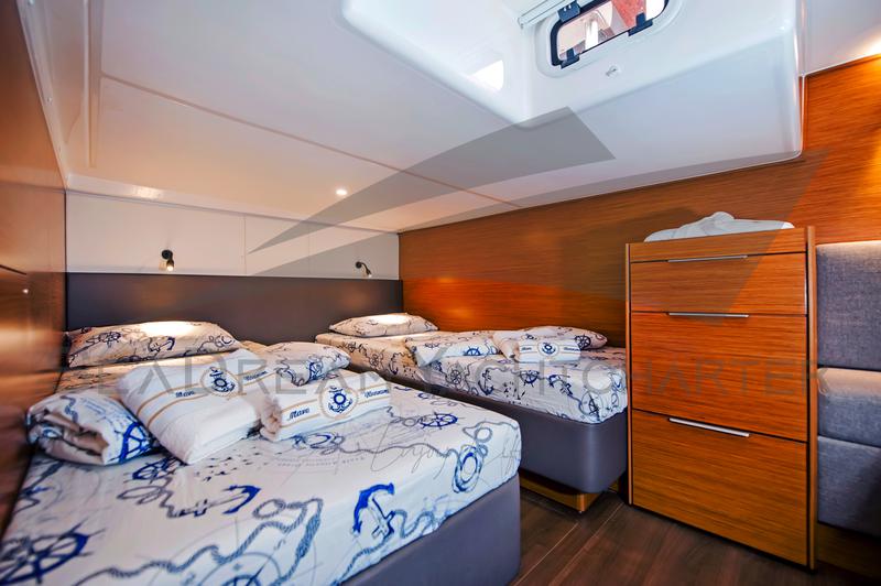 Book yachts online - motorboat - Bavaria S40 HT - Sun Dreamer - rent