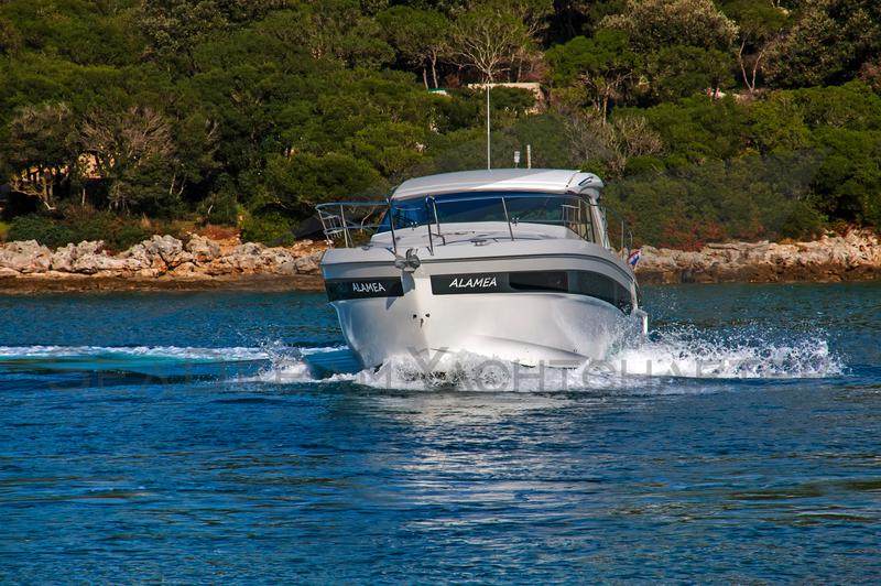 Book yachts online - motorboat - Bavaria S40 HT - Sun Dreamer - rent