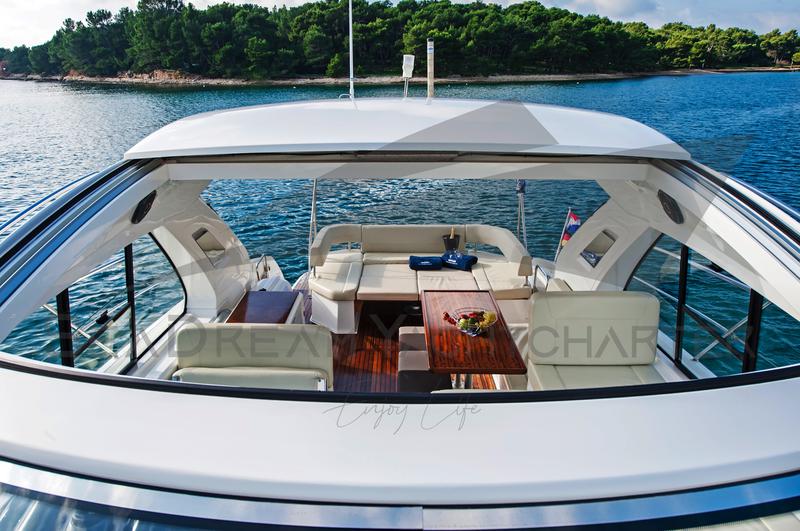 Book yachts online - motorboat - Bavaria S40 HT - Sun Dreamer - rent