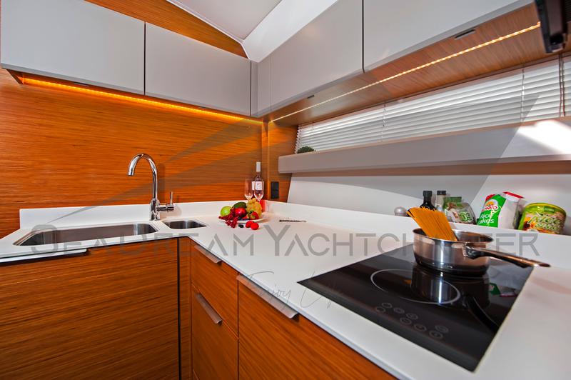 Book yachts online - motorboat - Bavaria S40 HT - Sun Dreamer - rent