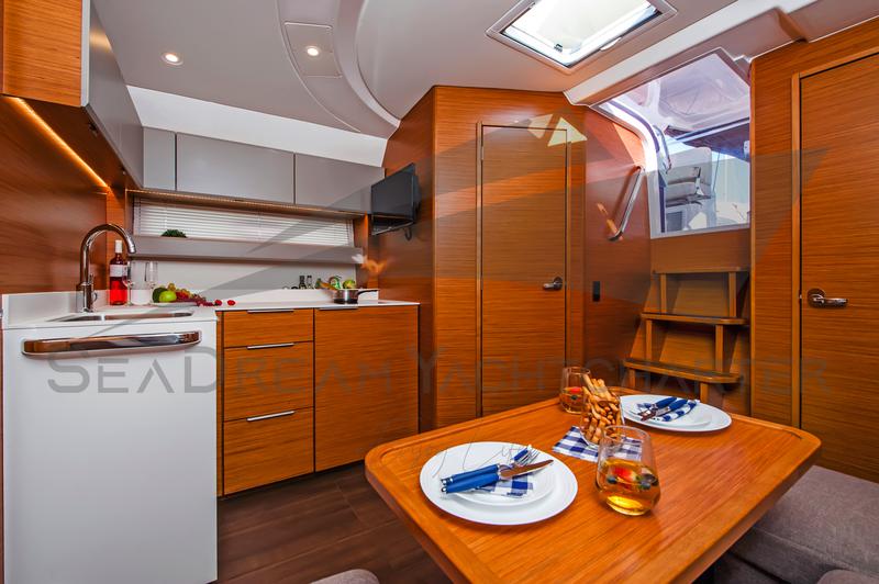 Book yachts online - motorboat - Bavaria S40 HT - Sun Dreamer - rent