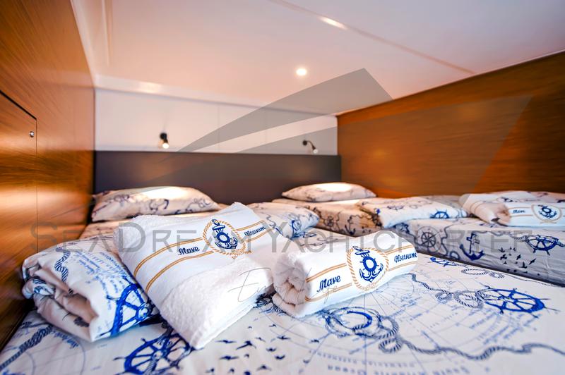 Book yachts online - motorboat - Bavaria S40 HT - Sun Dreamer - rent