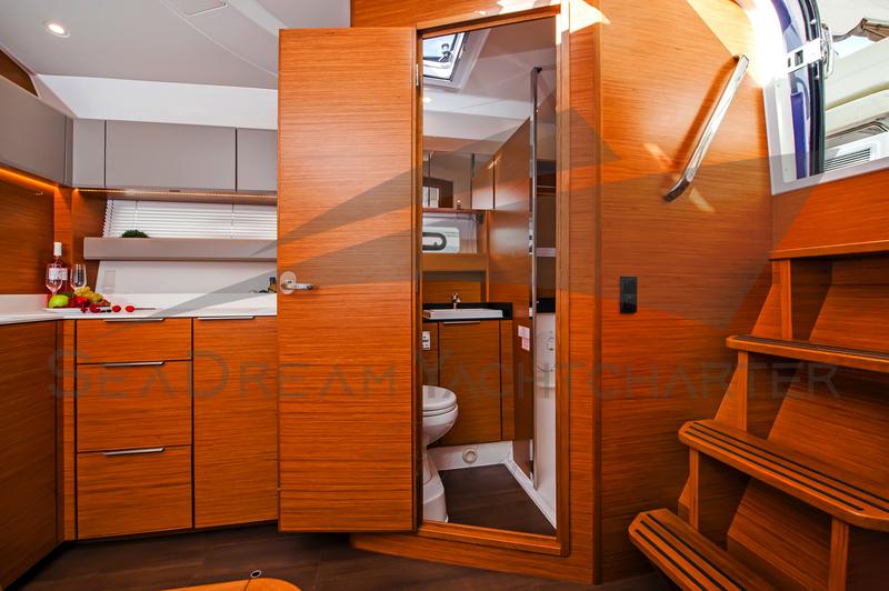 Book yachts online - motorboat - Bavaria S40 HT - Sun Dreamer - rent