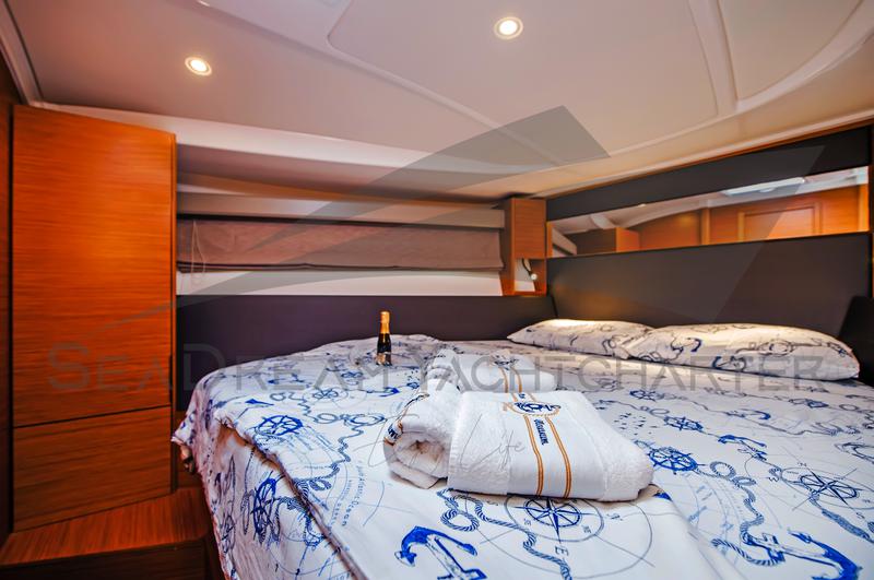 Book yachts online - motorboat - Bavaria S40 HT - Sun Dreamer - rent