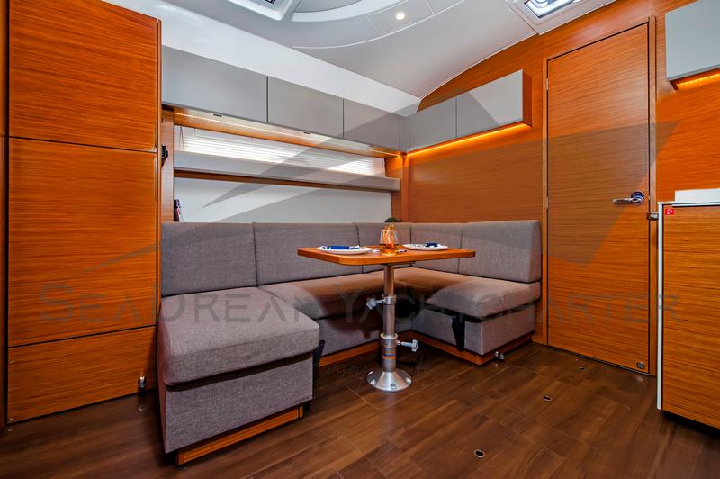 Book yachts online - motorboat - Bavaria S40 HT - Sun Dreamer - rent