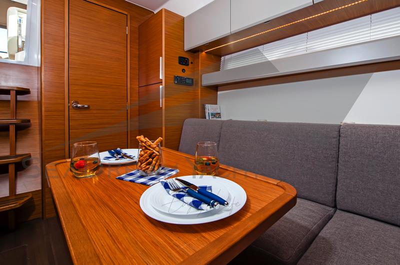 Book yachts online - motorboat - Bavaria S40 HT - Sun Dreamer - rent