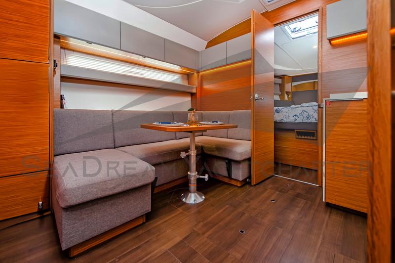 Book yachts online - motorboat - Bavaria S40 HT - Sun Dreamer - rent