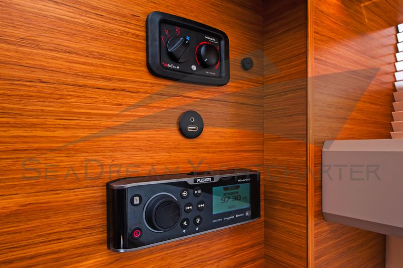 Book yachts online - motorboat - Bavaria S40 HT - Sun Dreamer - rent