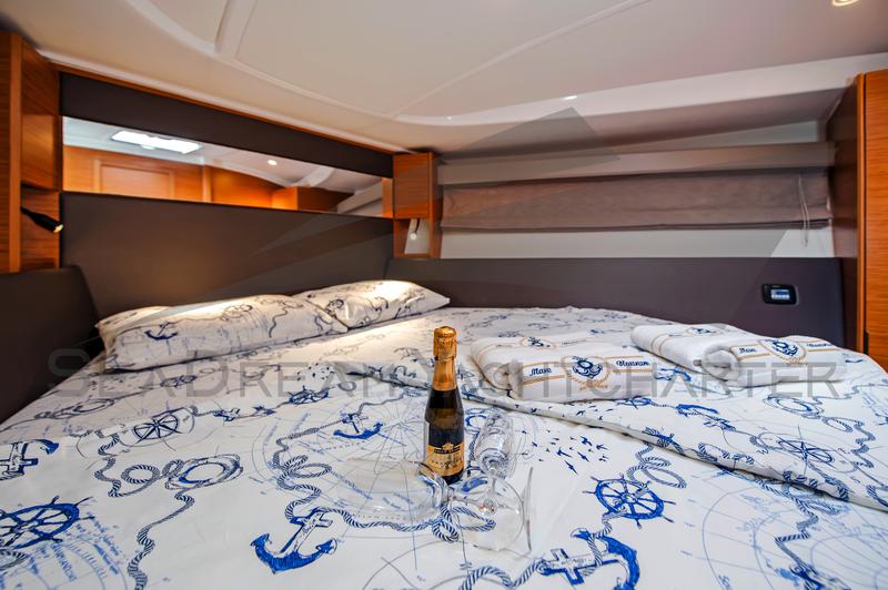 Book yachts online - motorboat - Bavaria S40 HT - Sun Dreamer - rent