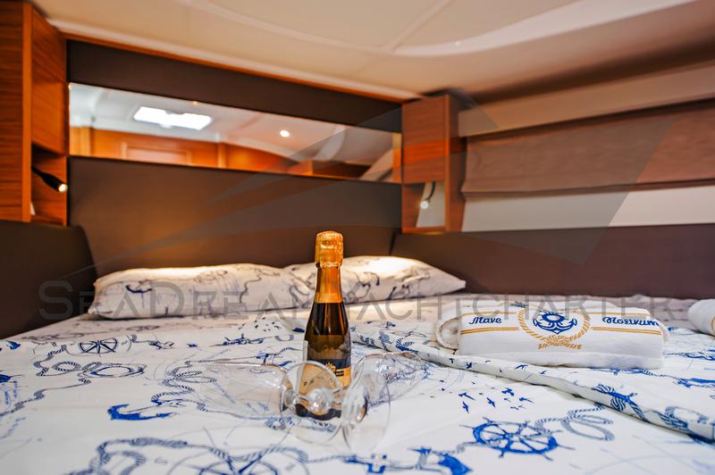 Book yachts online - motorboat - Bavaria S40 HT - Sun Dreamer - rent