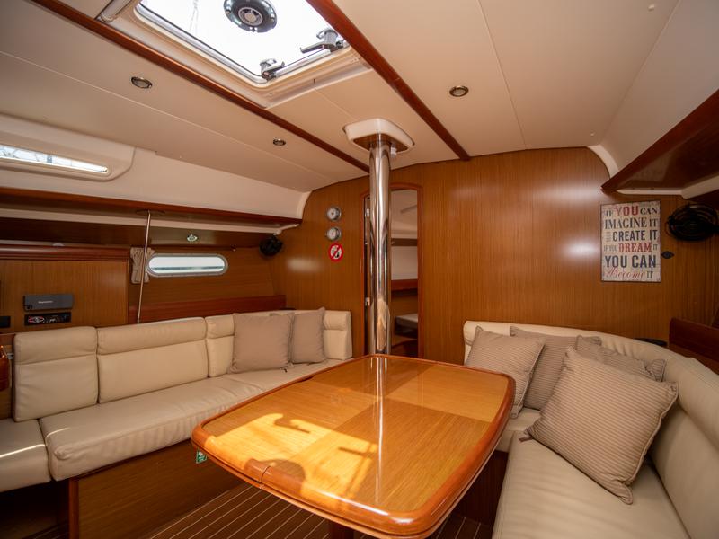 Book yachts online - sailboat - Sun Odyssey 42i Performance - MILA - rent