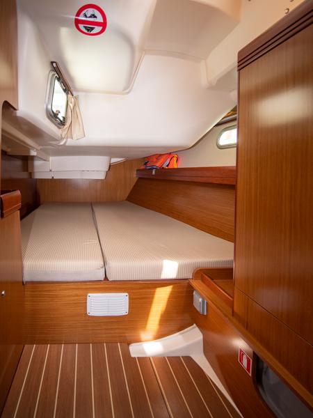 Book yachts online - sailboat - Sun Odyssey 42i Performance - MILA - rent