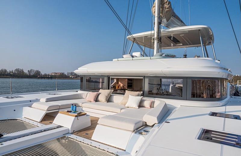 Book yachts online - catamaran - Lagoon 55 - Hydrus - rent