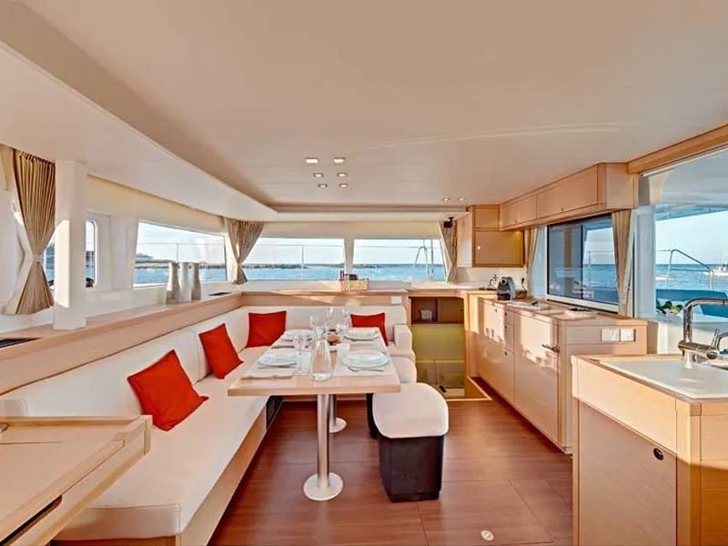 Book yachts online - catamaran - Lagoon 450 - La Leutenente - rent