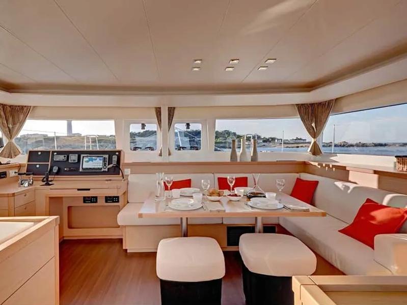Book yachts online - catamaran - Lagoon 450 - La Leutenente - rent