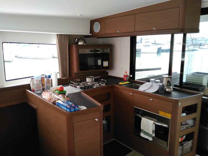 Book yachts online - catamaran - Lagoon 42 Premium A/C - Sol - rent