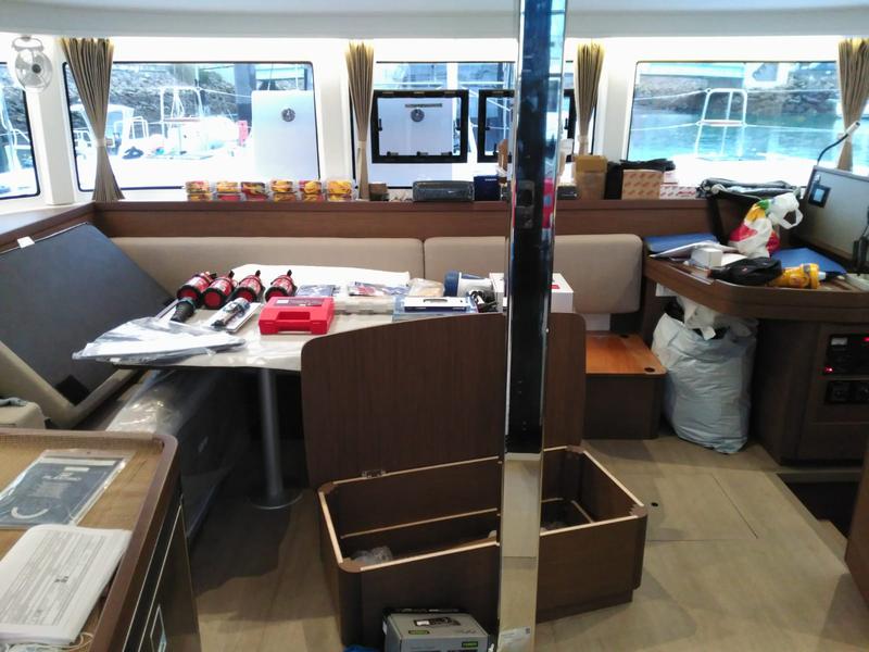 Book yachts online - catamaran - Lagoon 42 Premium A/C - Sol - rent