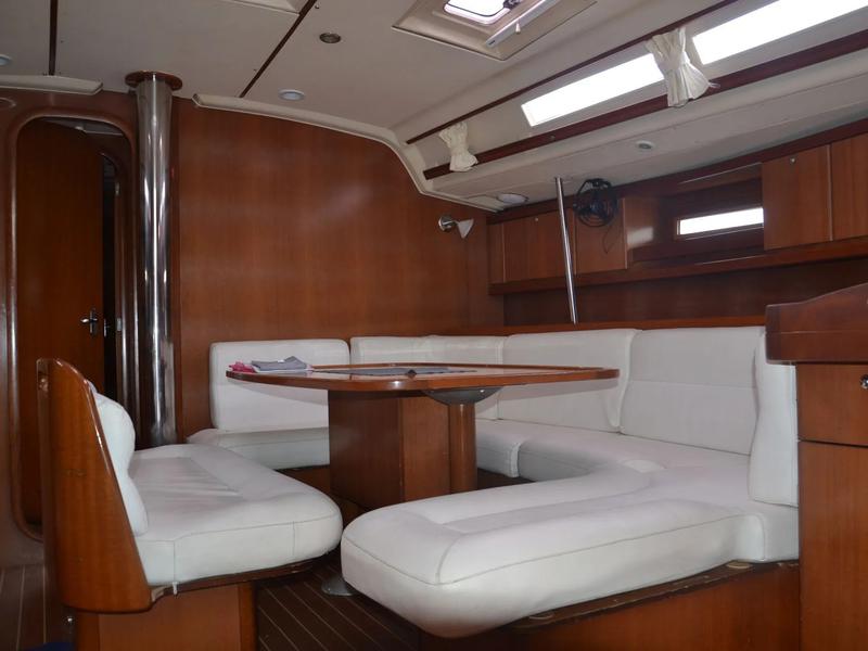 Book yachts online - sailboat - Dufour 445 Grand Large - Girl - rent