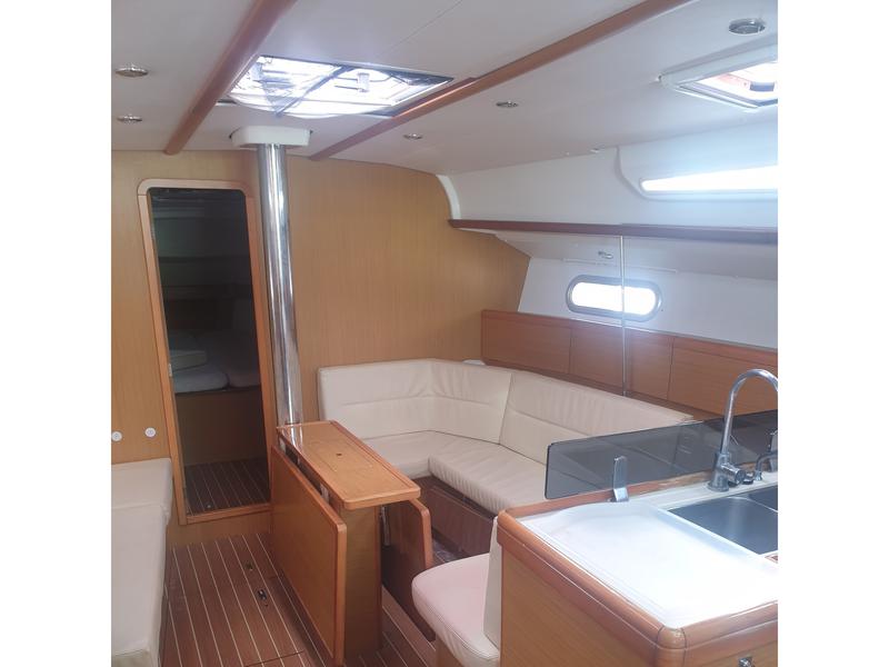 Book yachts online - sailboat - Sun Odyssey 42 i - Bakea V - rent