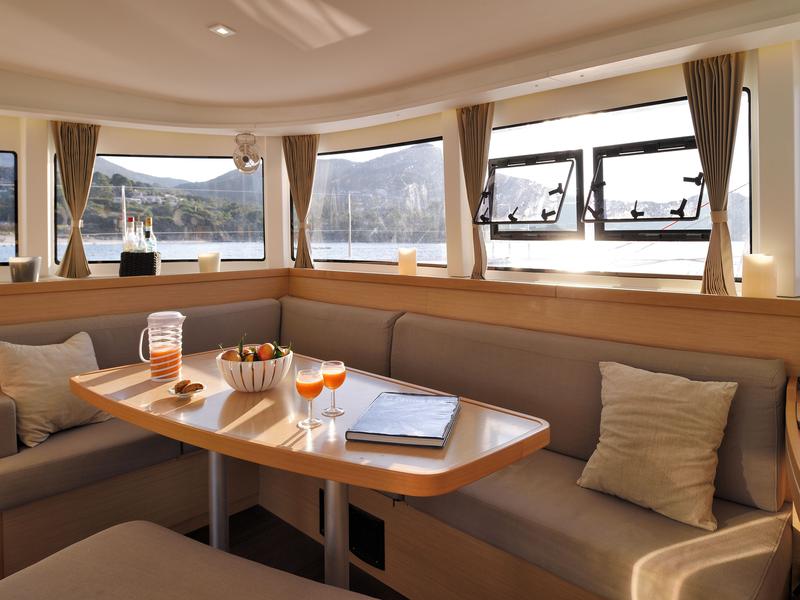 Book yachts online - catamaran - Lagoon 42 - Reborn - rent