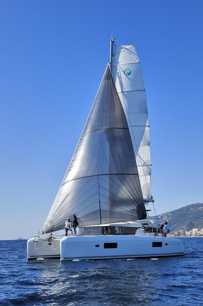 Book yachts online - catamaran - Lagoon 42 - Reborn - rent
