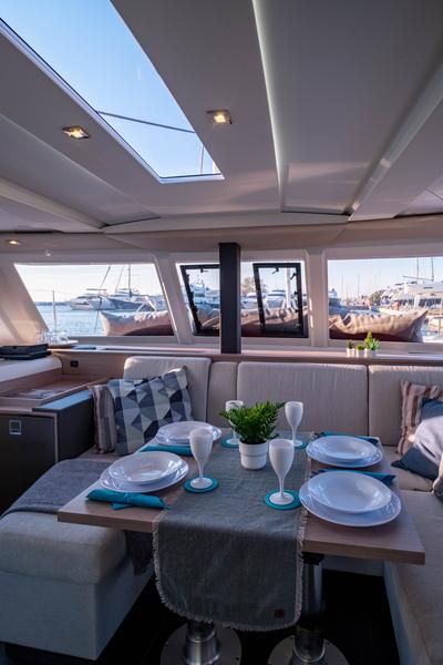 Book yachts online - catamaran - Fountaine Pajot Isla 40 - Artemis - rent