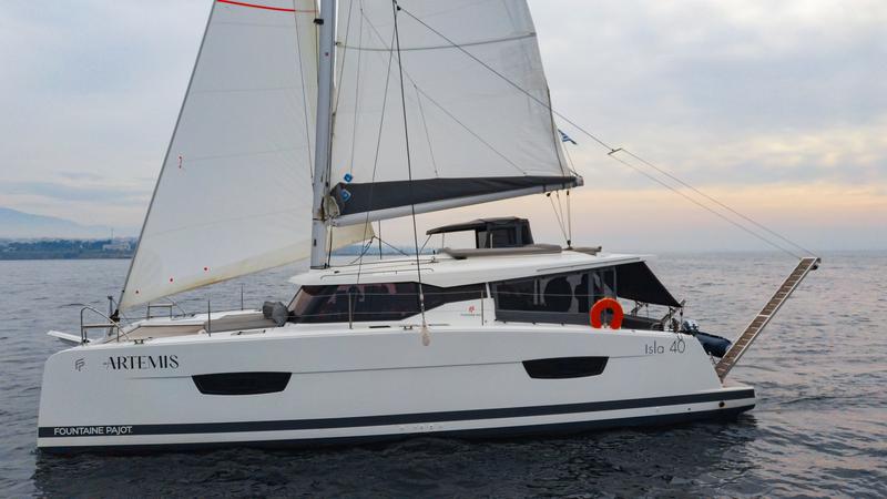 Book yachts online - catamaran - Fountaine Pajot Isla 40 - Artemis - rent