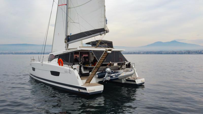 Book yachts online - catamaran - Fountaine Pajot Isla 40 - Artemis - rent