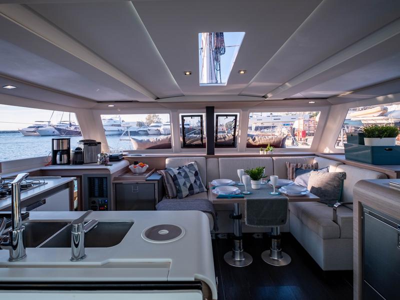 Book yachts online - catamaran - Fountaine Pajot Isla 40 - Artemis - rent