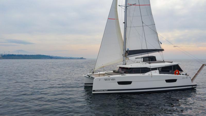Book yachts online - catamaran - Fountaine Pajot Isla 40 - Artemis - rent