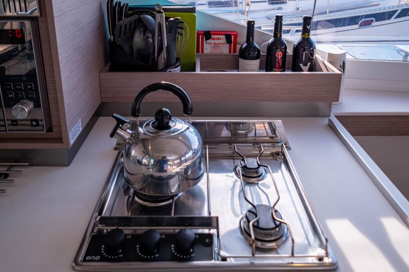 Book yachts online - catamaran - Fountaine Pajot Isla 40 - Artemis - rent