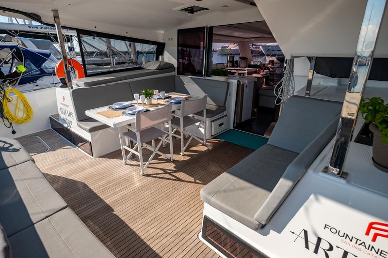 Book yachts online - catamaran - Fountaine Pajot Isla 40 - Artemis - rent