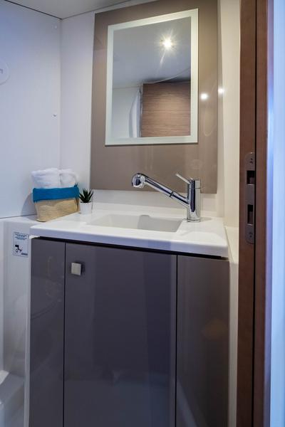 Book yachts online - catamaran - Fountaine Pajot Isla 40 - Artemis - rent