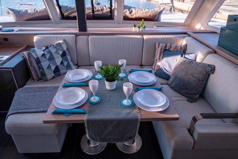 Book yachts online - catamaran - Fountaine Pajot Isla 40 - Artemis - rent