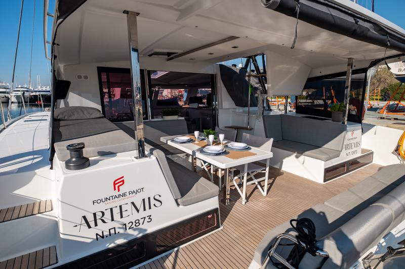 Book yachts online - catamaran - Fountaine Pajot Isla 40 - Artemis - rent