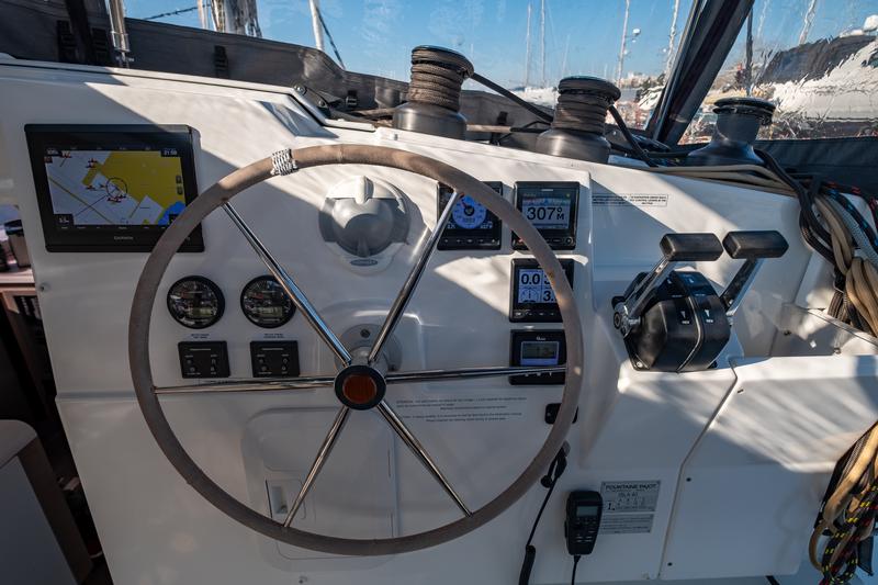 Book yachts online - catamaran - Fountaine Pajot Isla 40 - Artemis - rent