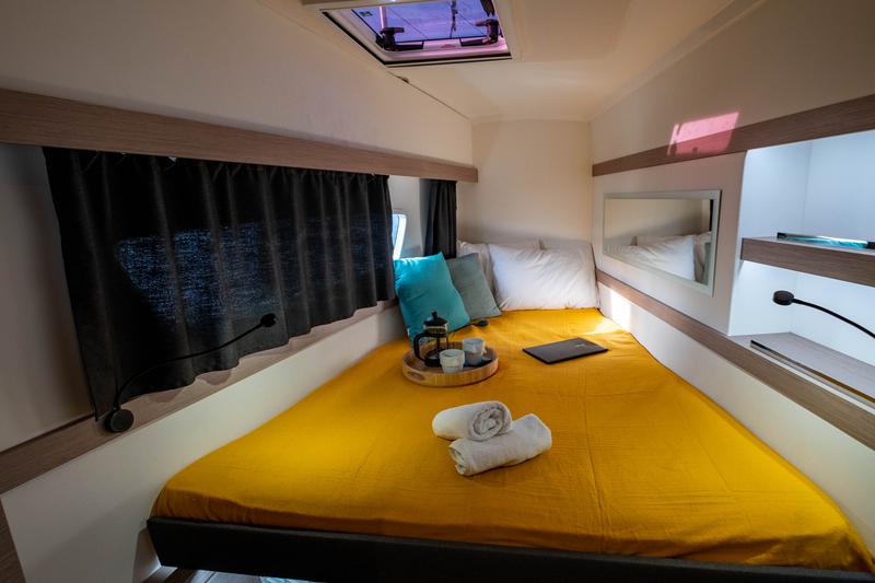 Book yachts online - catamaran - Fountaine Pajot Isla 40 - Artemis - rent