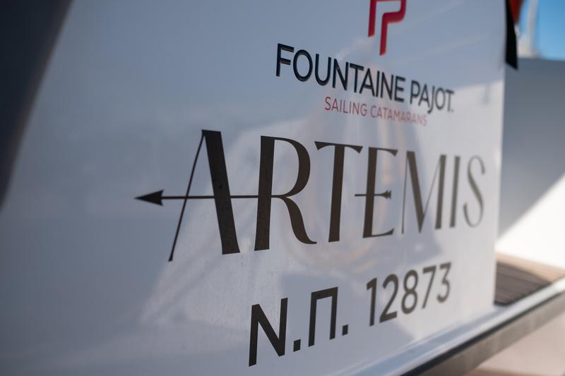 Book yachts online - catamaran - Fountaine Pajot Isla 40 - Artemis - rent