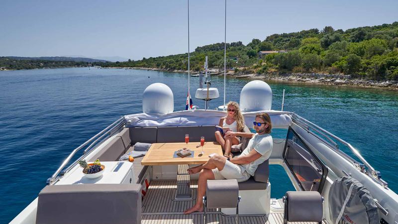 Book yachts online - motorboat - Prestige 630S - Simull - rent