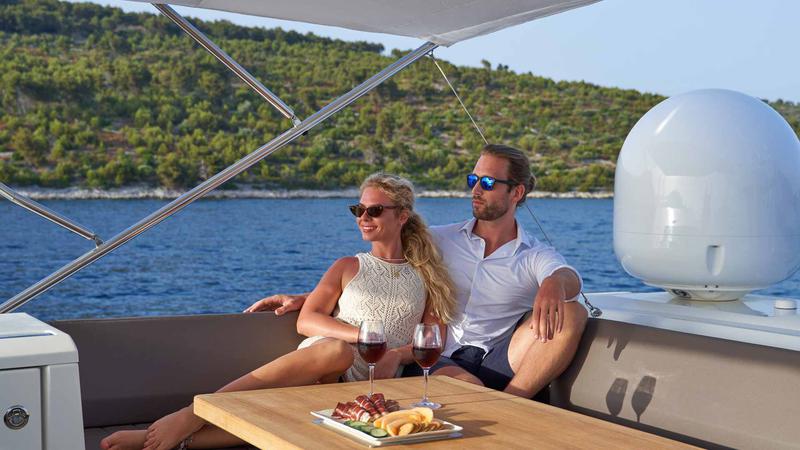 Book yachts online - motorboat - Prestige 630S - Simull - rent