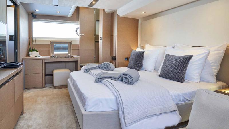 Book yachts online - motorboat - Prestige 630S - Simull - rent