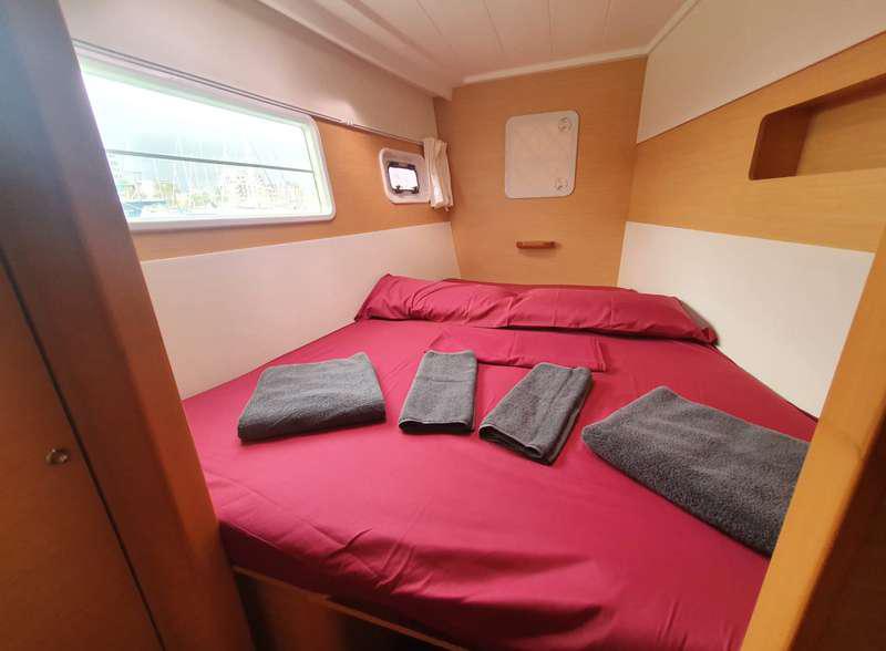 Book yachts online - catamaran - Lagoon 400 - Mia - rent