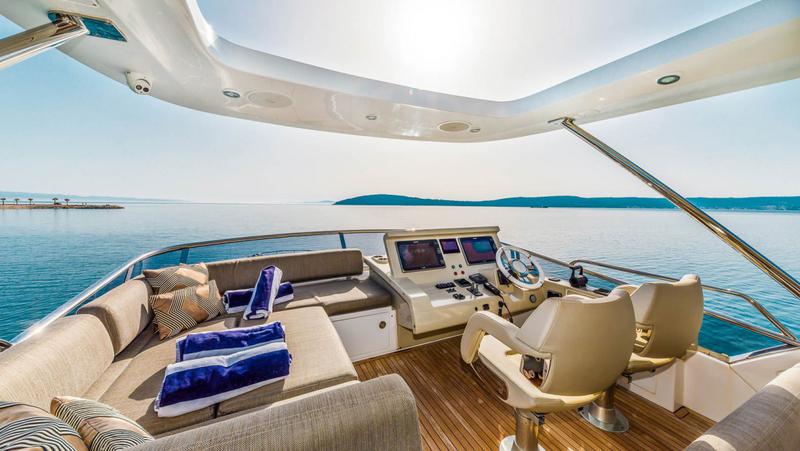 Book yachts online - motorboat - Azimut 66 Fly - My Karat II - rent