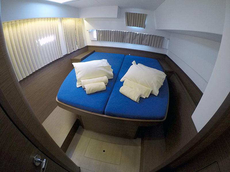 Book yachts online - catamaran - Lagoon 42 - ABBA - rent