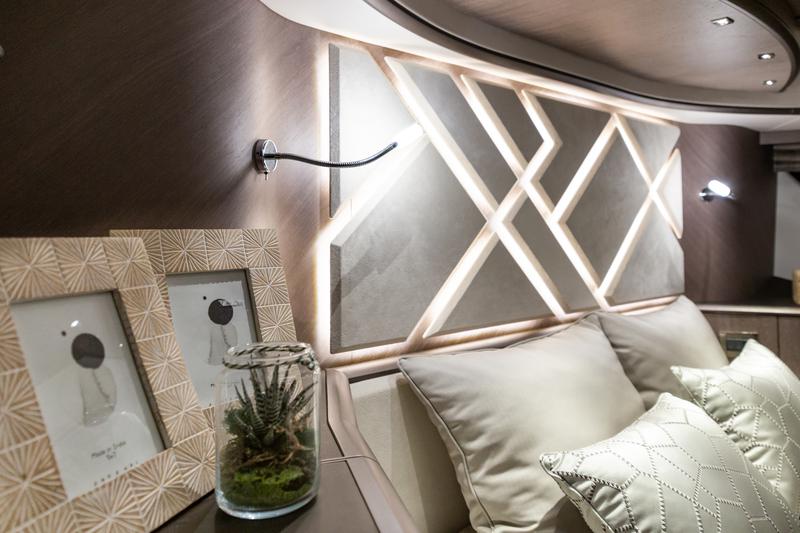 Book yachts online - motorboat - Galeon 440 Fly - FGstar Mini - rent