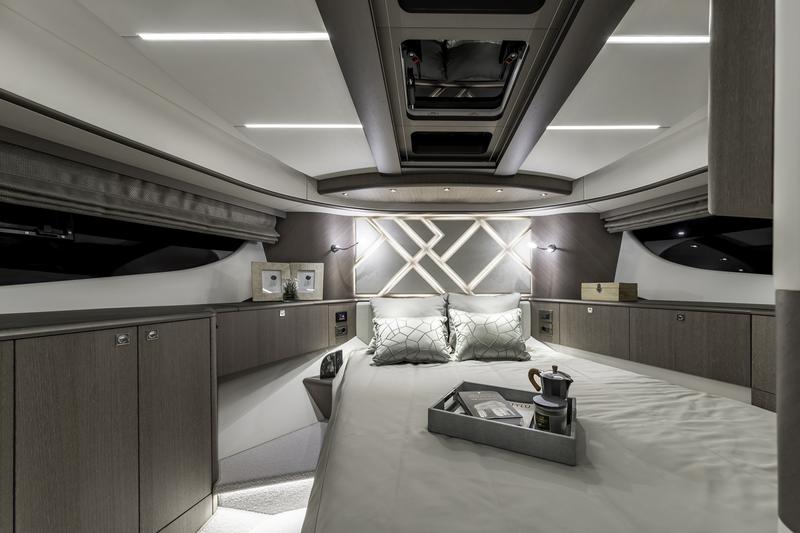 Book yachts online - motorboat - Galeon 440 Fly - FGstar Mini - rent