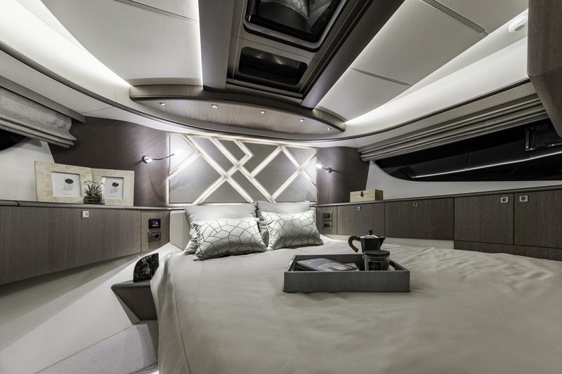 Book yachts online - motorboat - Galeon 440 Fly - FGstar Mini - rent