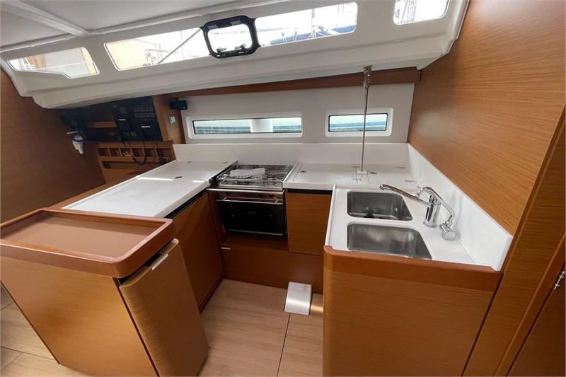 Book yachts online - False - Sun Odyssey 440 (4cab) - Alboran Amaretto (Radazul) - rent